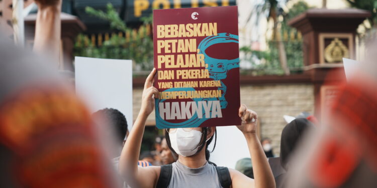Bebaskan Tahanan Politik, Stop Perburuan Aktivis, Lawan Ketakutan!